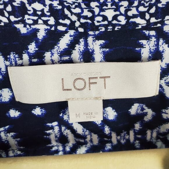 Ann Taylor Loft Blue Mosaic Split Neck Blouse Size Medium - Picture 3 of 8